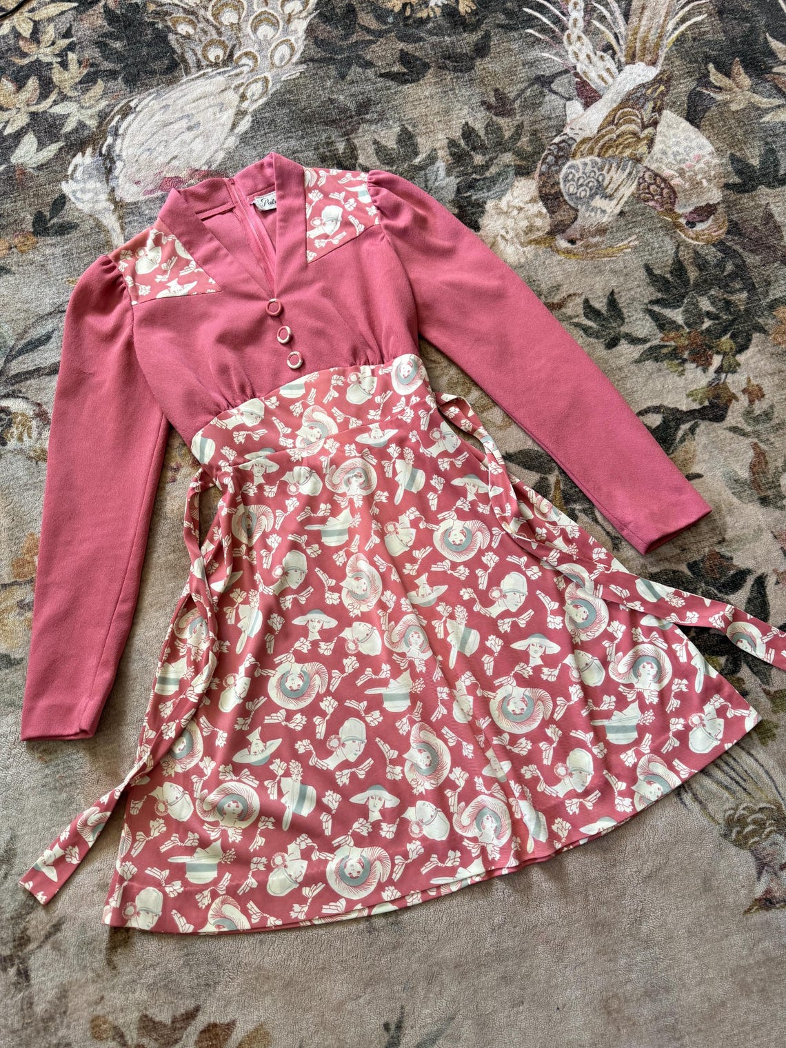 1960s early 70s mauve face print mini dress