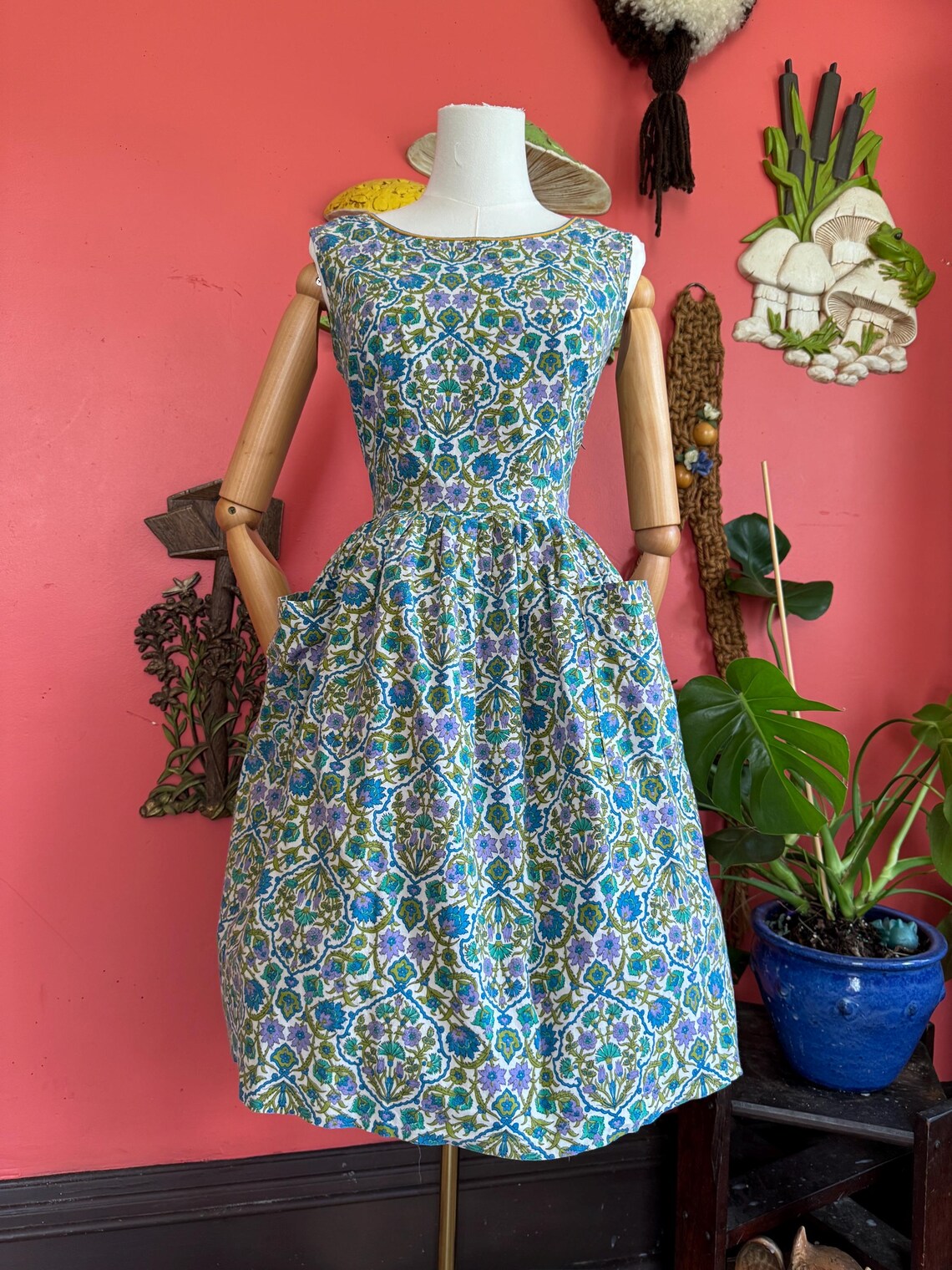 1950s Blue & purple floral sleeveless dress